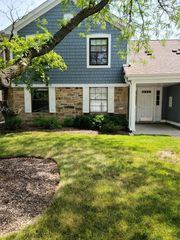 221 Hawthorne Court C1, Schaumburg, IL 60193