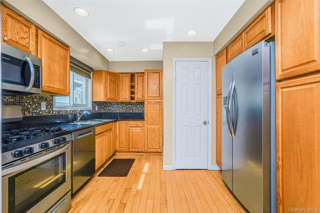 40 Creston Place, Staten Island, NY 10304