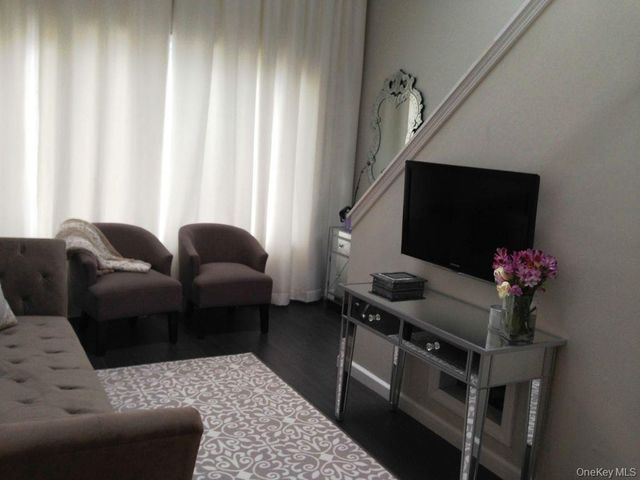40 Creston Place, Staten Island, NY 10304