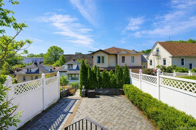 40 Creston Place, Staten Island, NY 10304