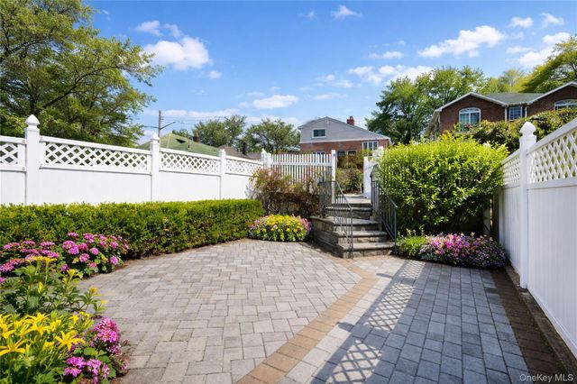 40 Creston Place, Staten Island, NY 10304