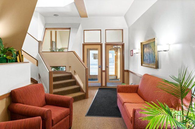 6337 Roosevelt Road 103, Berwyn, IL 60402