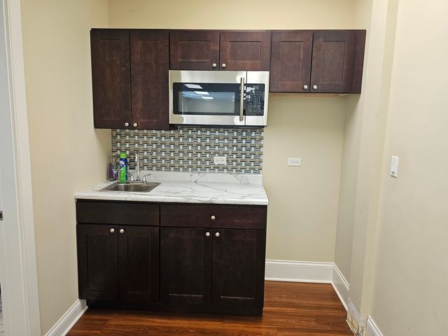 7040 N Ridgeway Avenue, Lincolnwood, IL 60712