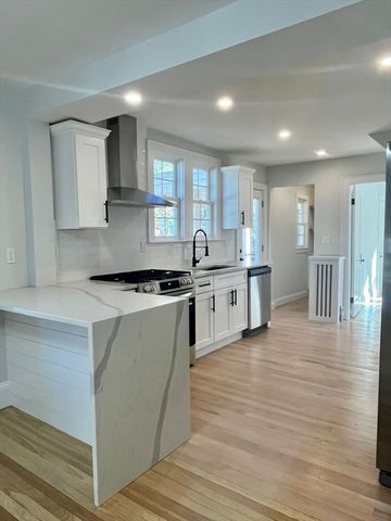 11 Park Lane, Walpole, MA 02032