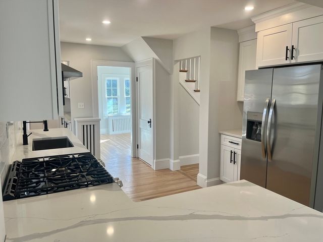 11 Park Lane, Walpole, MA 02032