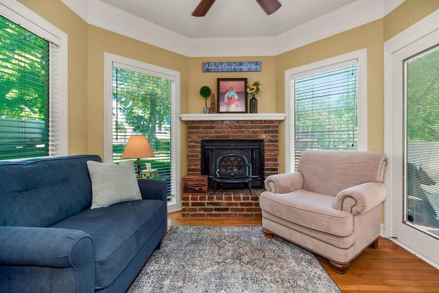 6004 NW 78th Court, Kansas City, MO 64151