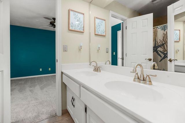 6004 NW 78th Court, Kansas City, MO 64151
