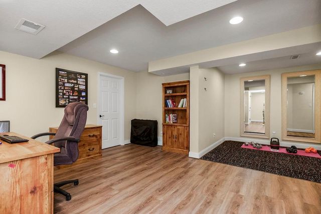 6004 NW 78th Court, Kansas City, MO 64151