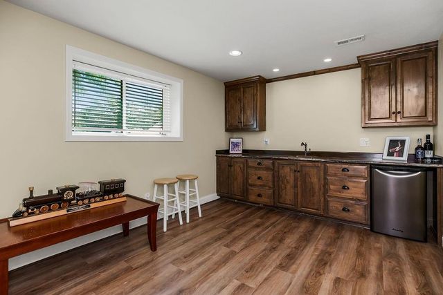 6004 NW 78th Court, Kansas City, MO 64151