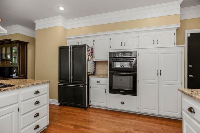 6004 NW 78th Court, Kansas City, MO 64151