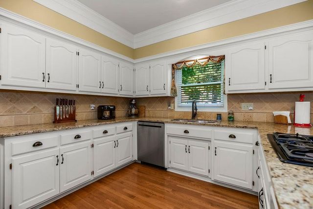6004 NW 78th Court, Kansas City, MO 64151