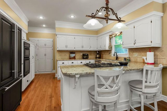6004 NW 78th Court, Kansas City, MO 64151