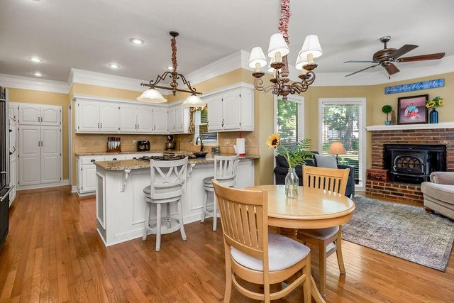 6004 NW 78th Court, Kansas City, MO 64151