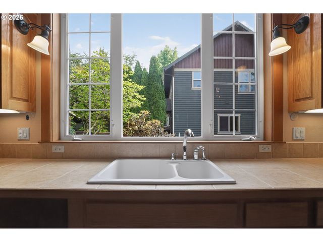 837 Ne 67TH Ave, Hillsboro, OR 97124