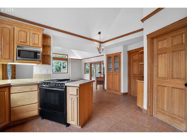 837 Ne 67TH Ave, Hillsboro, OR 97124