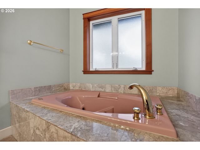 837 Ne 67TH Ave, Hillsboro, OR 97124