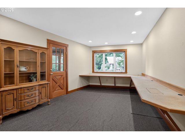 837 Ne 67TH Ave, Hillsboro, OR 97124