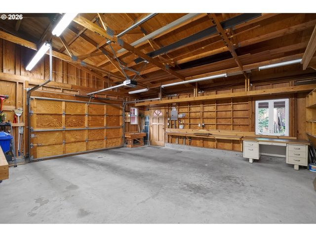 837 Ne 67TH Ave, Hillsboro, OR 97124