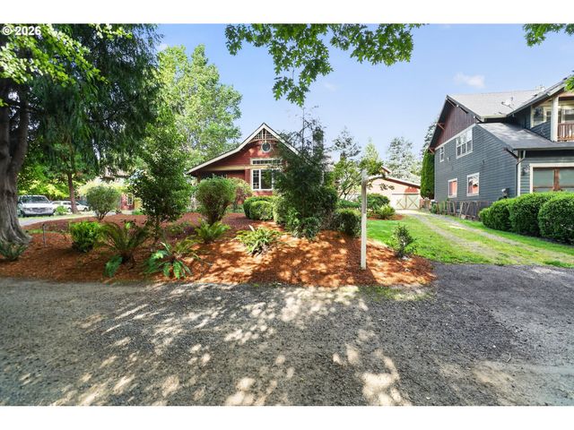 837 Ne 67TH Ave, Hillsboro, OR 97124