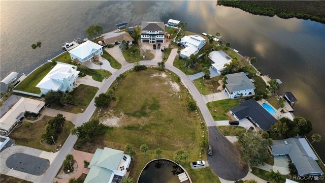 11999 W Bayshore Drive, Crystal River, FL 34429