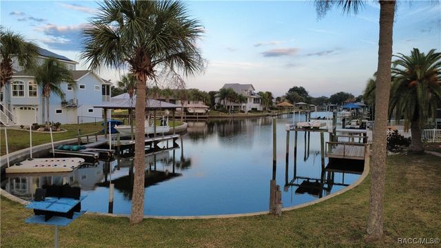 11999 W Bayshore Drive, Crystal River, FL 34429