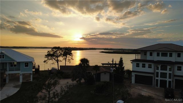 11999 W Bayshore Drive, Crystal River, FL 34429