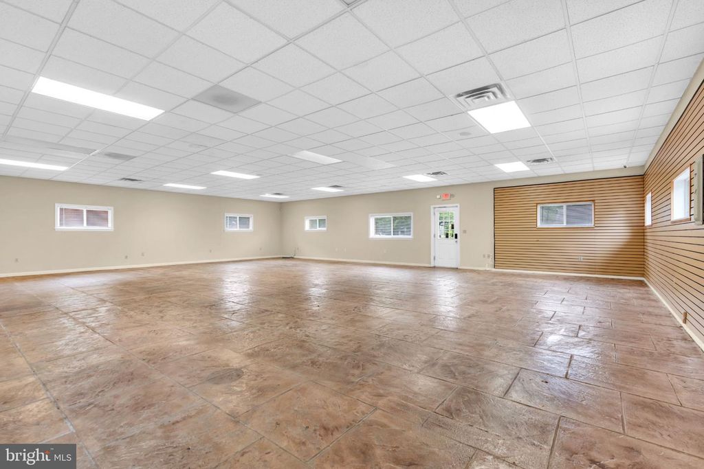 54 US-130, BORDENTOWN, NJ 08620 — exterior