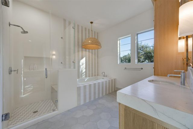 335 Beulah LN, Dripping Springs, TX 78620
