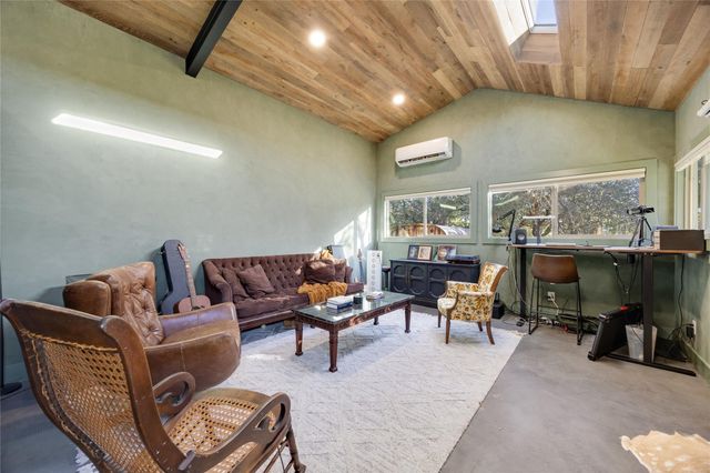 335 Beulah LN, Dripping Springs, TX 78620