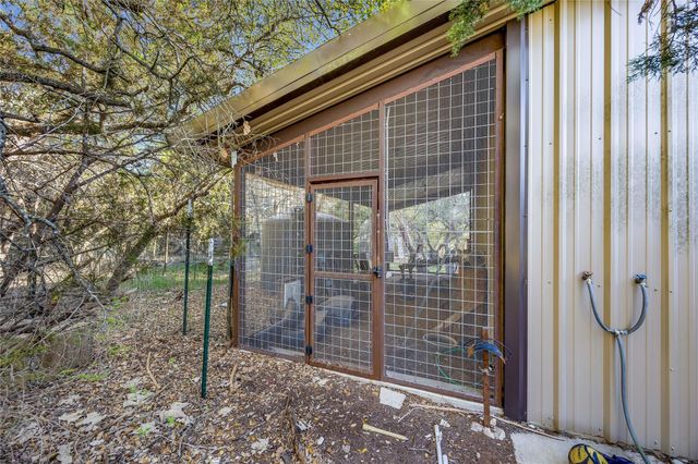 335 Beulah LN, Dripping Springs, TX 78620