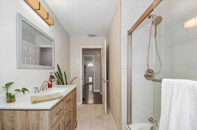 600 Alicante Dr, Lodi, CA 95240