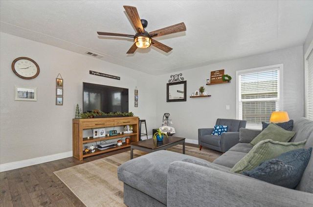 600 Alicante Dr, Lodi, CA 95240