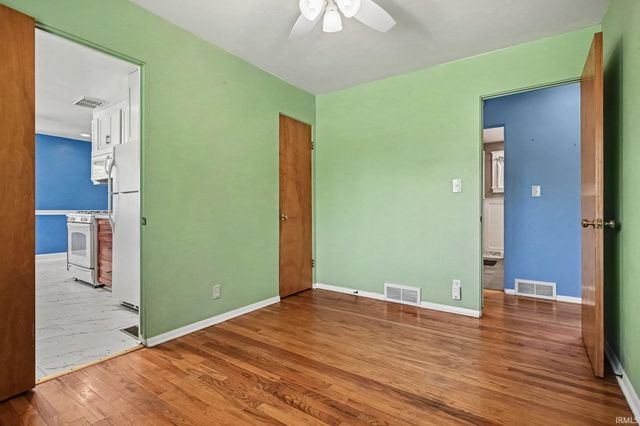 2633 Edison Road, South Bend, IN 46615