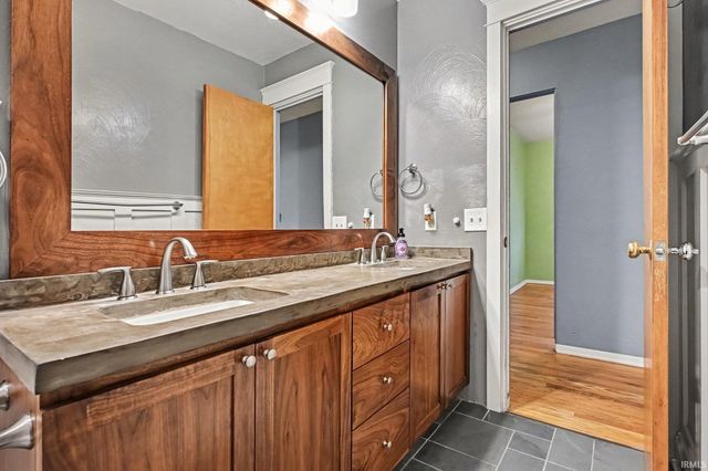 2633 Edison Road, South Bend, IN 46615