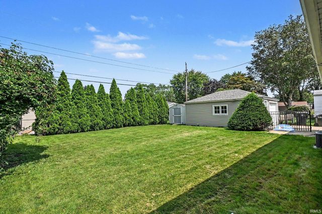 2633 Edison Road, South Bend, IN 46615