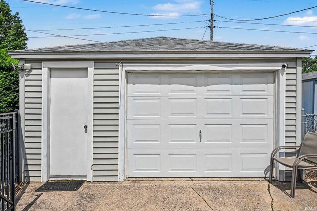 2633 Edison Road, South Bend, IN 46615