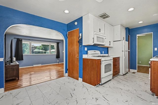 2633 Edison Road, South Bend, IN 46615