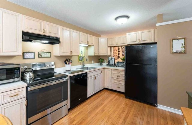 62 Southview Drive 62, Southwick, MA 01077