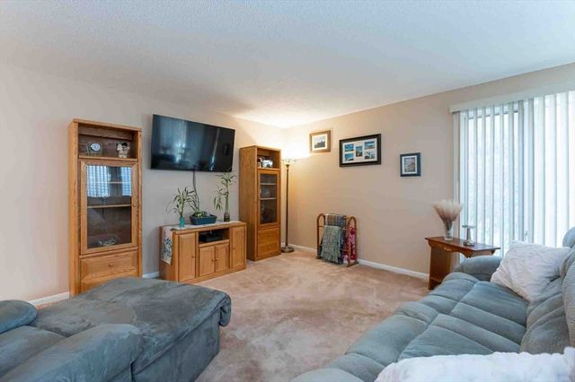 62 Southview Drive 62, Southwick, MA 01077