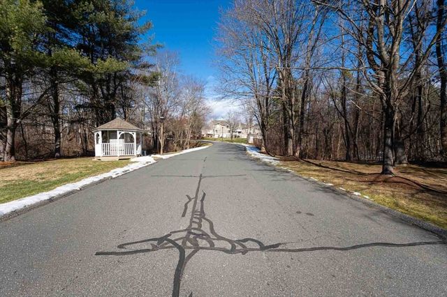 62 Southview Drive 62, Southwick, MA 01077