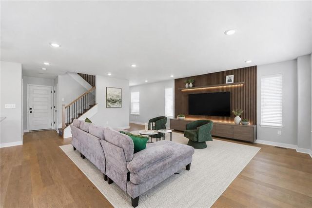707 Glenn Circle, Raymore, MO 64083