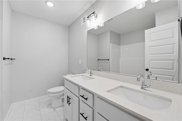 707 Glenn Circle, Raymore, MO 64083
