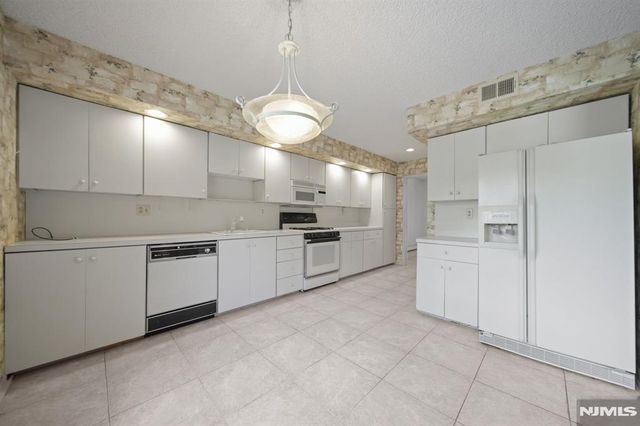 31 Berkeley Court 31D, Twp Of Washington, NJ 07676