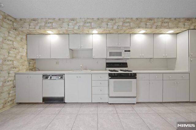31 Berkeley Court 31D, Twp Of Washington, NJ 07676
