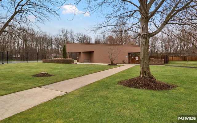 31 Berkeley Court 31D, Twp Of Washington, NJ 07676
