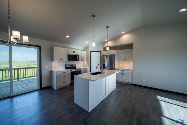 409 CONSTITUTION BLVD, Box Elder, SD 57719