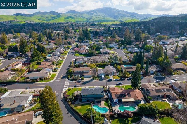 901 Cheyenne Dr, Walnut Creek, CA 94598