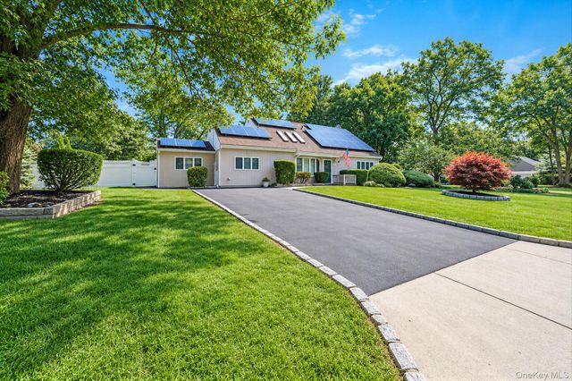 17 Fenwick Avenue, Farmingville, NY 11738