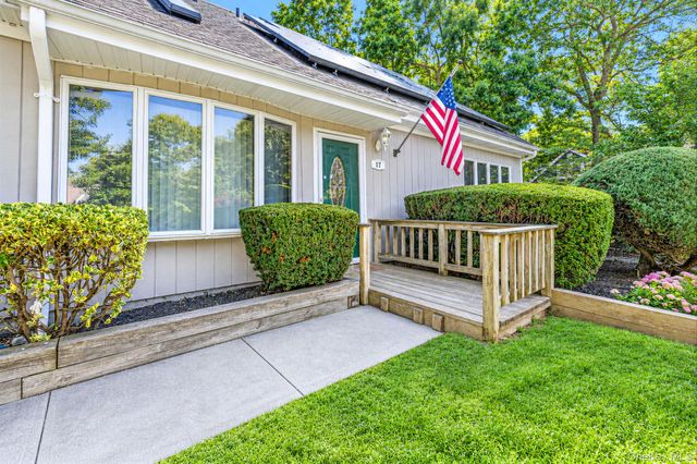 17 Fenwick Avenue, Farmingville, NY 11738