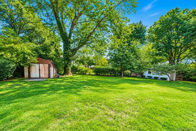 17 Fenwick Avenue, Farmingville, NY 11738